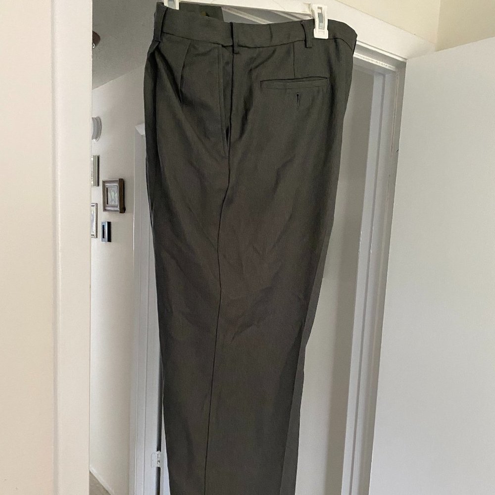 Haggar Dress Pants (40x32) (Gray)